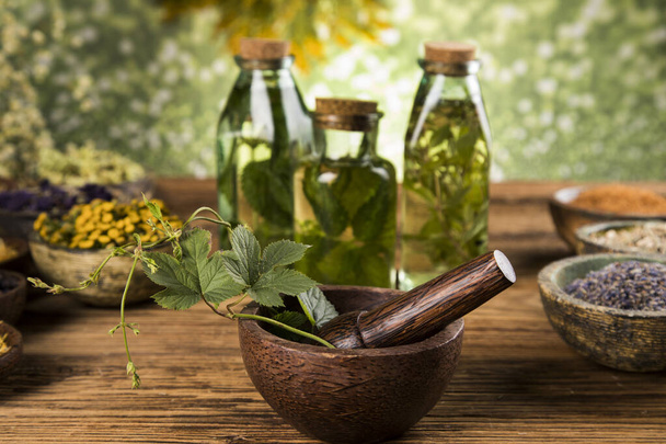 Естественная медицина, деревянный стол - Фото, изображение