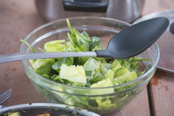 Миска салату з листя салату
 - Фото, зображення