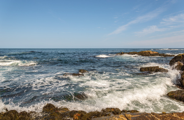 Océano olas estrellándose contra la orilla
 - Foto, Imagen