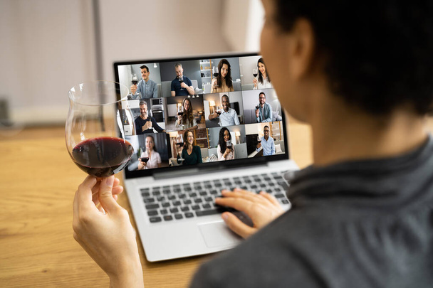 Online Virtual Wine Tasting Video Call With Friends - Valokuva, kuva