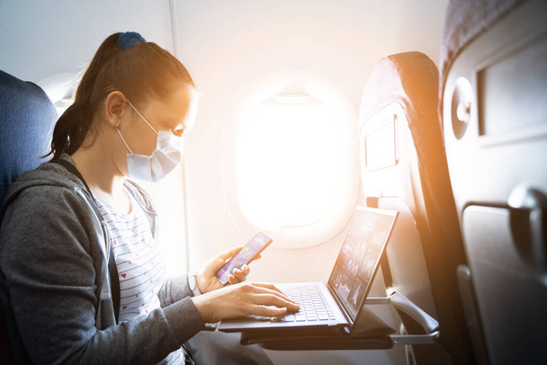 Business Flight Passenger On Airplane Using Laptop - Fotó, kép