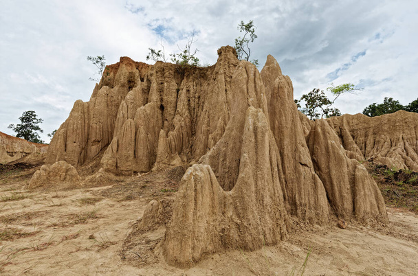 Un primo piano di un monumento struttura rocciosa a Sao Din Na Noi, Nan Thailandia - Foto, immagini