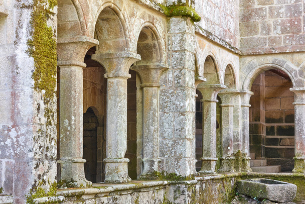 Ribeira sacra romanische Bögen. Kloster Santa Cristina in Ourense, Spanien - Foto, Bild