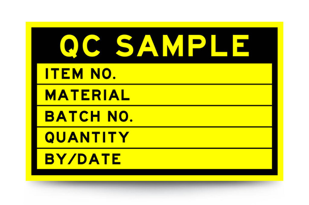 Sektör kullanımı için beyaz zemin üzerinde qc numunesi ve detay başlığı ile kare sarı renk etiketi pankartı - Vektör, Görsel