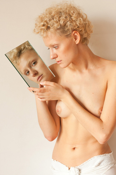 Sexy slim girl topless with a mirror in hands - Foto, Imagem