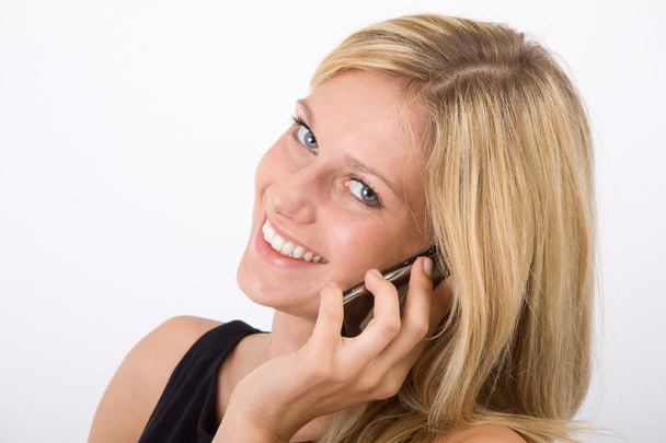 Junge Frau telefoniert mit Handy - Фото, зображення