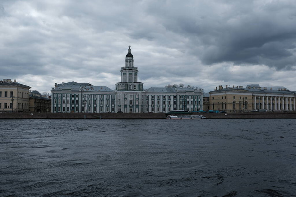 Pietari, Venäjä, Kunstkamera näkymä Neva-joelta - Valokuva, kuva