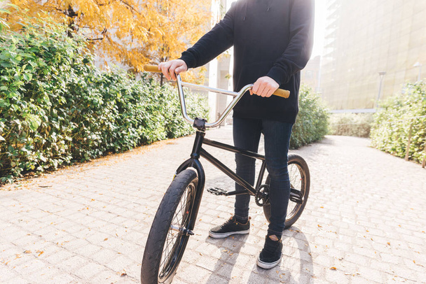 Unrecognizable young sportive teenagers outdoor riding bmx - Foto, afbeelding