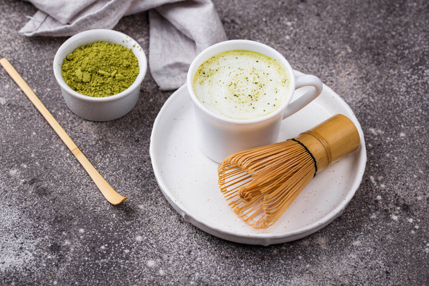Green healthy matcha latte drink - Zdjęcie, obraz