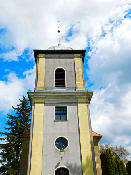 14. yüzyıldan kalma Evanjelik köy kilisesi. - Fotoğraf, Görsel