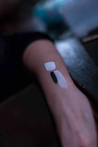 kézfestés bőr testfestés marker. Kiváló minőségű fénykép - Fotó, kép
