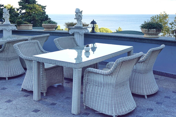 restaurant vue sur mer terrasse d'été intérieur dans le style vintage - Photo, image