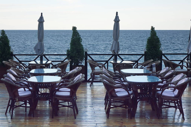 Restaurante Vista al Mar o Café Terraza de Verano Wiyh Sundeck - Foto, Imagen