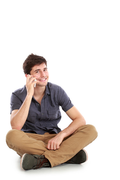 jeune homme occasionnel parlant au téléphone
 - Photo, image