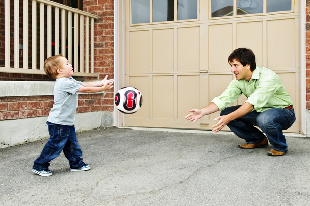 Father and son playing soccer - Foto, afbeelding