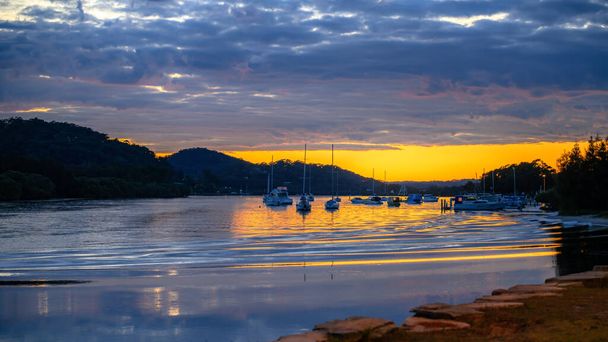 Sunrise down at the waterfront in Woy Woy on the Central Coast, NSW, Australia. Taken on 10 May 2021. - Foto, Imagen