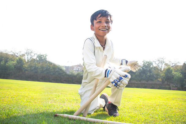 Kriket maçında bir erkek kale bekçisi Stumpingsa - Fotoğraf, Görsel