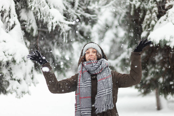 Young cheerful woman glad to snow - Foto, Imagen