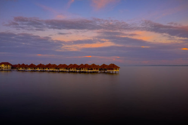 Maleisië Kuala Lumpur Avani gouden palmboom zee villa 's & spa De hutten op zee - Foto, afbeelding