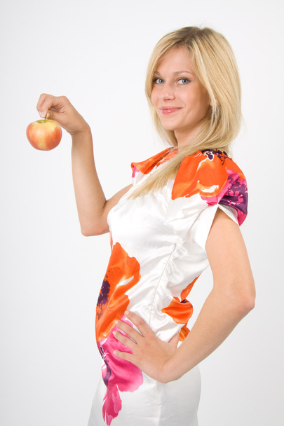 Mit Junge Frau einem Apfel в руці дер - Фото, зображення
