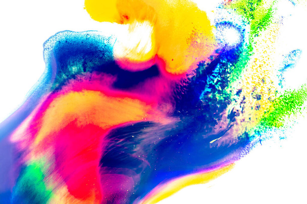Akvarell minta. Absztrakt színes festék akvarell textúra vagy fröccsenő festék folt design elszigetelt vízszín háttér. Színes művészet tapéta grunge hatás - Fotó, kép