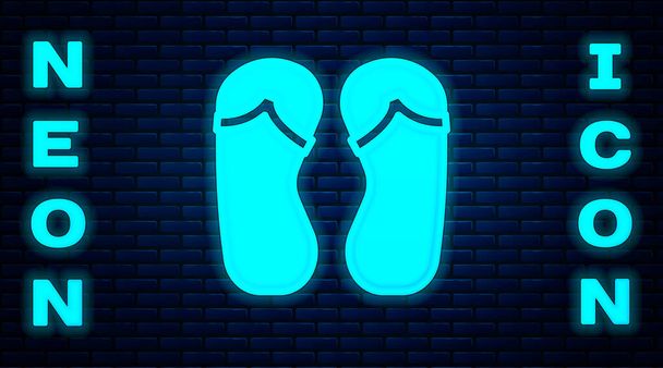 Lumineux néon Flip flops icône isolée sur fond de mur de briques. Panneau pantoufles de plage. Vecteur. - Vecteur, image