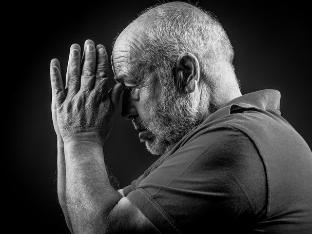 stary człowiek modlitwy - Zdjęcie, obraz