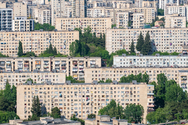 Житловий район Тбілісі, багатоповерхові будинки в Ґлдані і Мухіані. Грузія - Фото, зображення