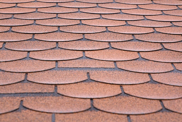 Moderne Dachziegel aus weichen Schindeln Nahaufnahme Hintergrund Textur. - Foto, Bild