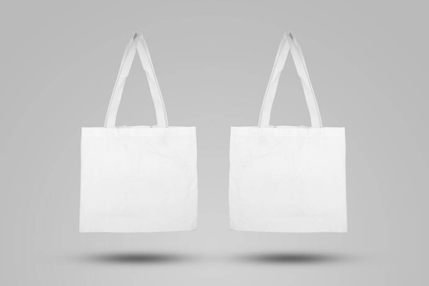 Mockup blanco bolsa de tela para ir de compras, maqueta de tela bolsa de lona con reutilizable. - Foto, Imagen