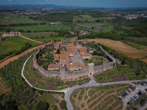 Aerial view of the medieval town of Monteriggioni in Tuscany in Italy - Foto, imagen