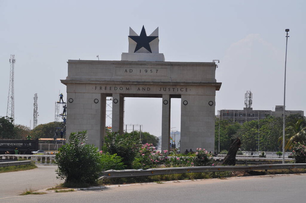 Památník Černé hvězdy poblíž náměstí Černé hvězdy v Akkře, Ghana. - Fotografie, Obrázek