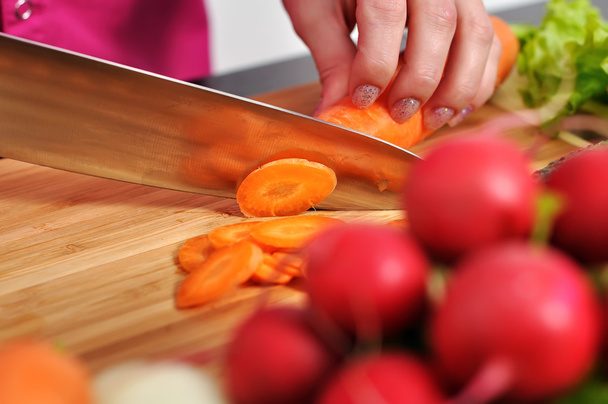 Chef cuts carrot - Φωτογραφία, εικόνα