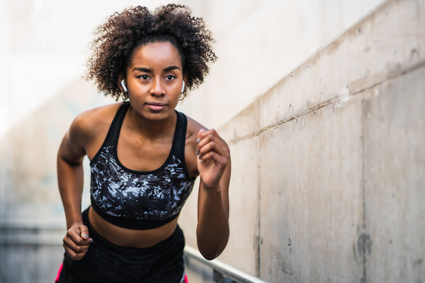 Afro athlete woman running outdoors. - Fotografie, Obrázek