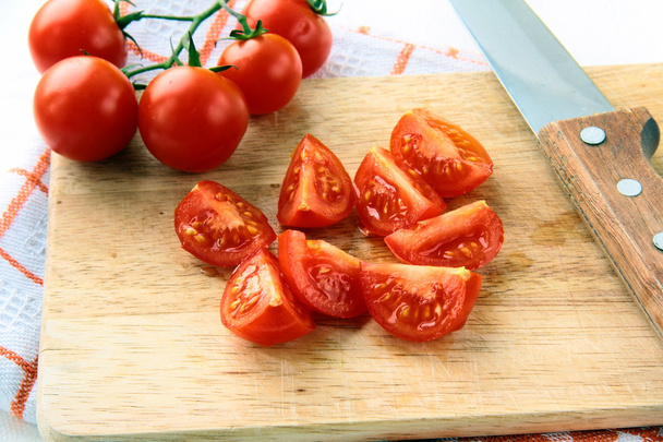 Fresh red sliced tomatoes - 写真・画像