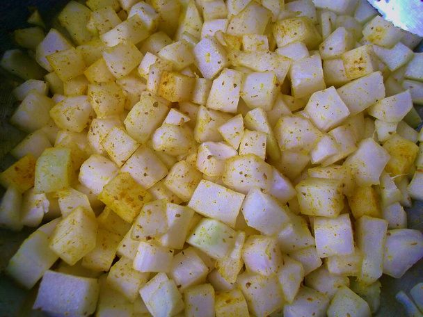 Kohlrabi con mezcla de condimentos de curry - Foto, Imagen