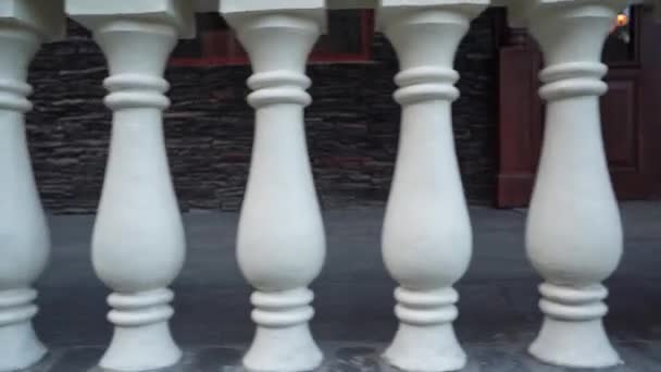 White Balusters At The Terrace Of A Contemporary Hotel - rychlý záběr - Záběry, video