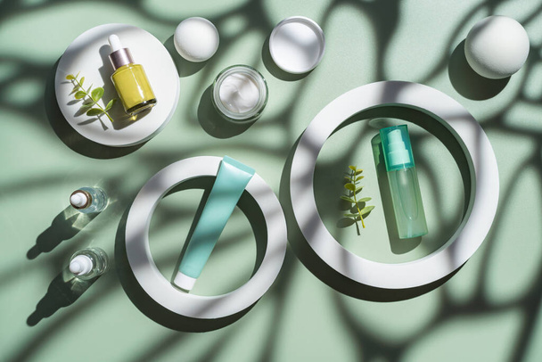 Bottles with serum or oil - Foto, Bild