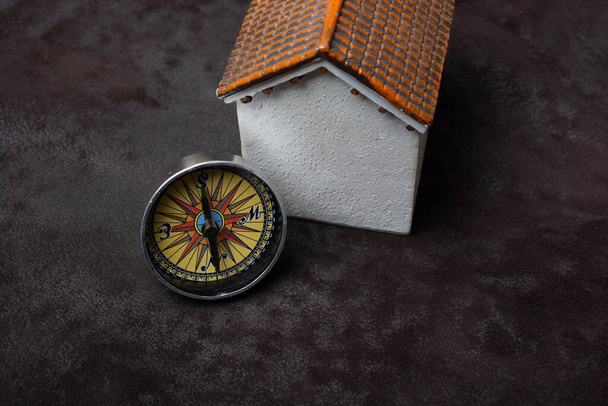 Kompassi symbolina matkailun ja ulkoilu kompassi - Valokuva, kuva
