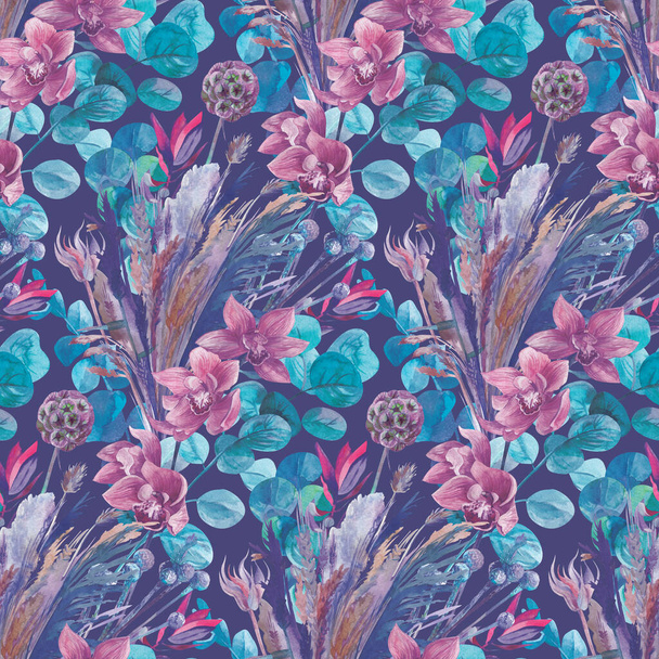 motif aquarelle sans couture avec des orchidées et des fleurs séchées sur un fond bleu foncé - Photo, image