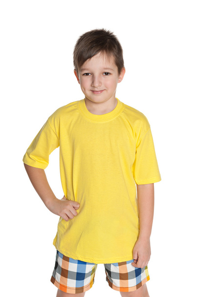 kisfiú a sárga póló - Fotó, kép