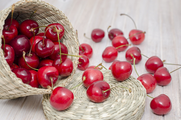 Cherry In A Basket - Foto, Imagem