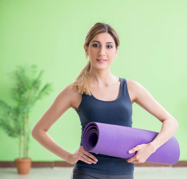 Woman doing exercises at home - Photo, Image