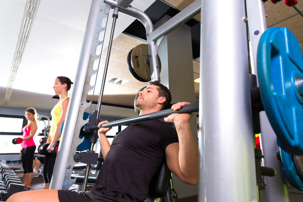 Fitness gym man multipower system weightlifting - Zdjęcie, obraz