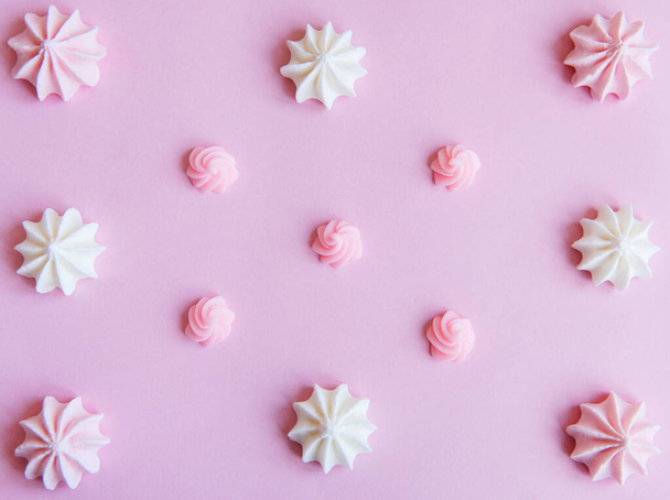 Merengue background. Flat lay. Top view. Sweet homemade merengue on pink background. - Foto, Imagem