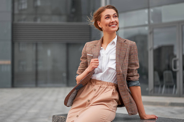 Businesswoman successful woman business person standing outdoor corporate building exterior Smile happy caucasian confidence professional business woman middle age female entrepreneur Bank employee - Valokuva, kuva