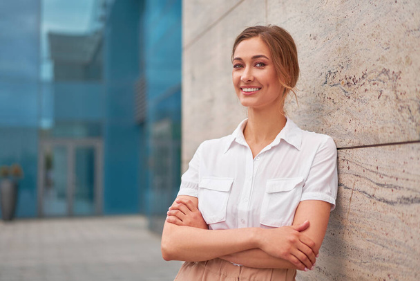 Businesswoman successful woman business person standing arms crossed outdoor corporate building exterior Smile happy caucasian confidence professional business woman middle age female entrepreneur  - Fotoğraf, Görsel