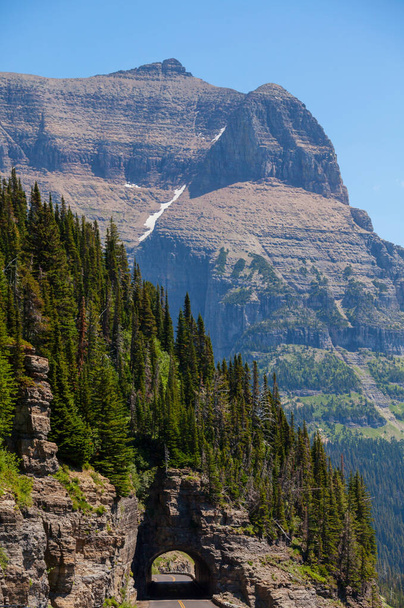 Pics rocheux pittoresques du parc national des Glaciers, Montana, États-Unis. Beaux paysages naturels. - Photo, image