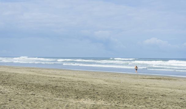 Menschen am Ocean Beach State Beach in San Francisco, CA. - Foto, Bild