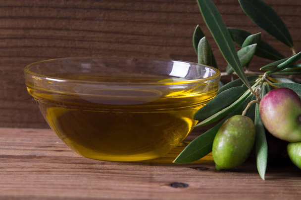 extra virgin olive oil with natural olives - Fotoğraf, Görsel